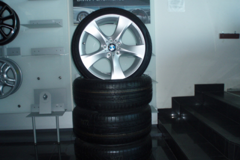 Sada kolies BMW X1 E84 225/40 R19 255/35 R19